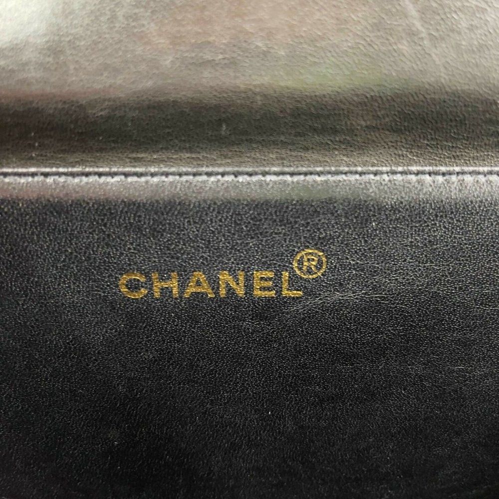 CHANEL - Vintage 1996 Black Top Handle Kelly Medium Flap Bag - Patent Leather - Picture 10 of 13